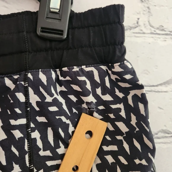 Lululemon Hotty Hot Short - Picture 10 of 10